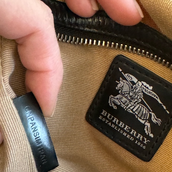 Authentic Burberry bag in great condition! - Picture 14 of 16